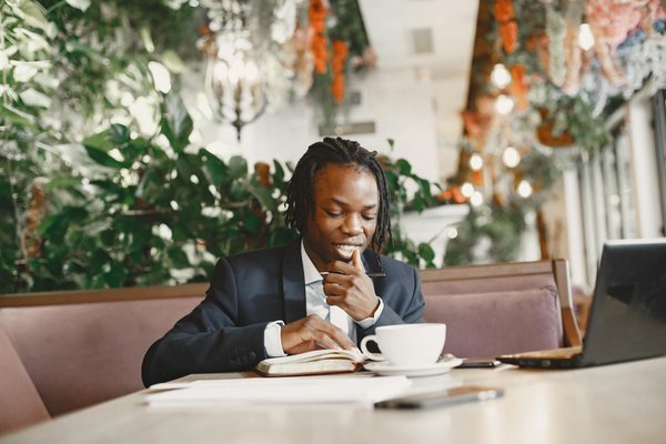 Accès aux Soins de Santé pour les Populations SDF : Défis et Solutions